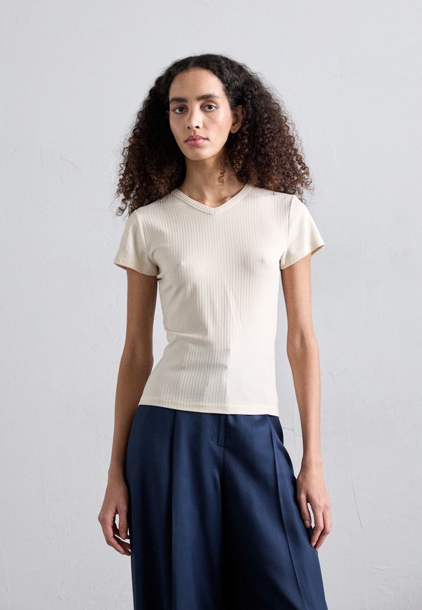 Filippa K HIGH V NECK TEE