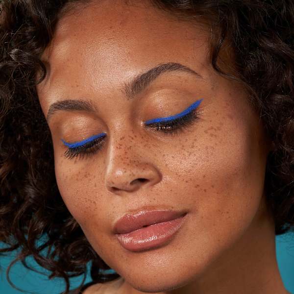 Kajal Clean & Precise 304 Blue trend !t up