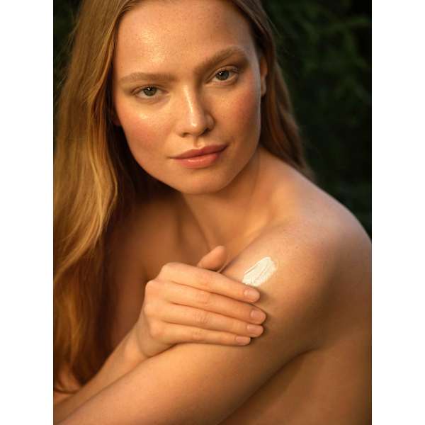 Körper- und Gesichtscreme Skin Food Light WELEDA